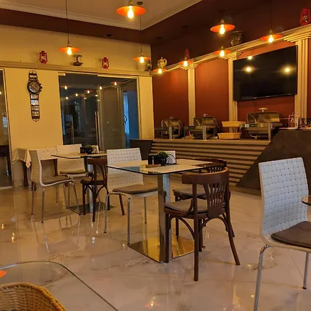 біля парку з бюветом мінеральної води Апартаменты