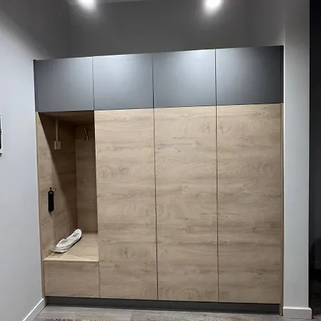 біля парку з бюветом мінеральної води *