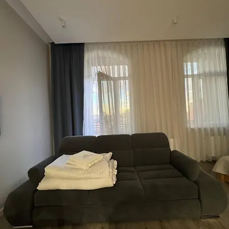 біля парку з бюветом мінеральної води * Трускавец