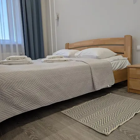біля парку з бюветом мінеральної води Truskavets