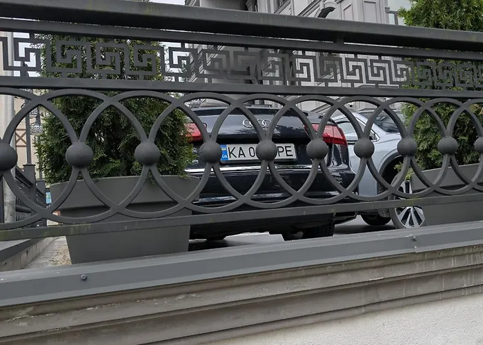 біля парку з бюветом мінеральної води Lägenhet *