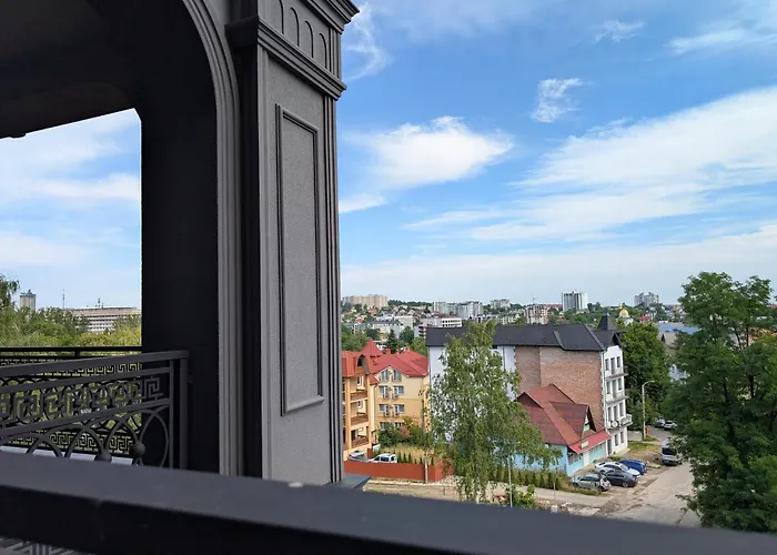біля парку з бюветом мінеральної води *