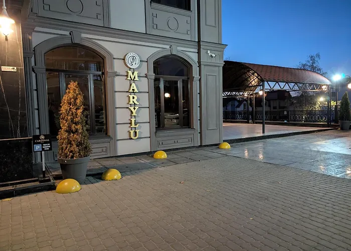 біля парку з бюветом мінеральної води * Truskavets