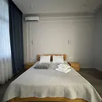 біля парку з бюветом мінеральної води Apartamento *
